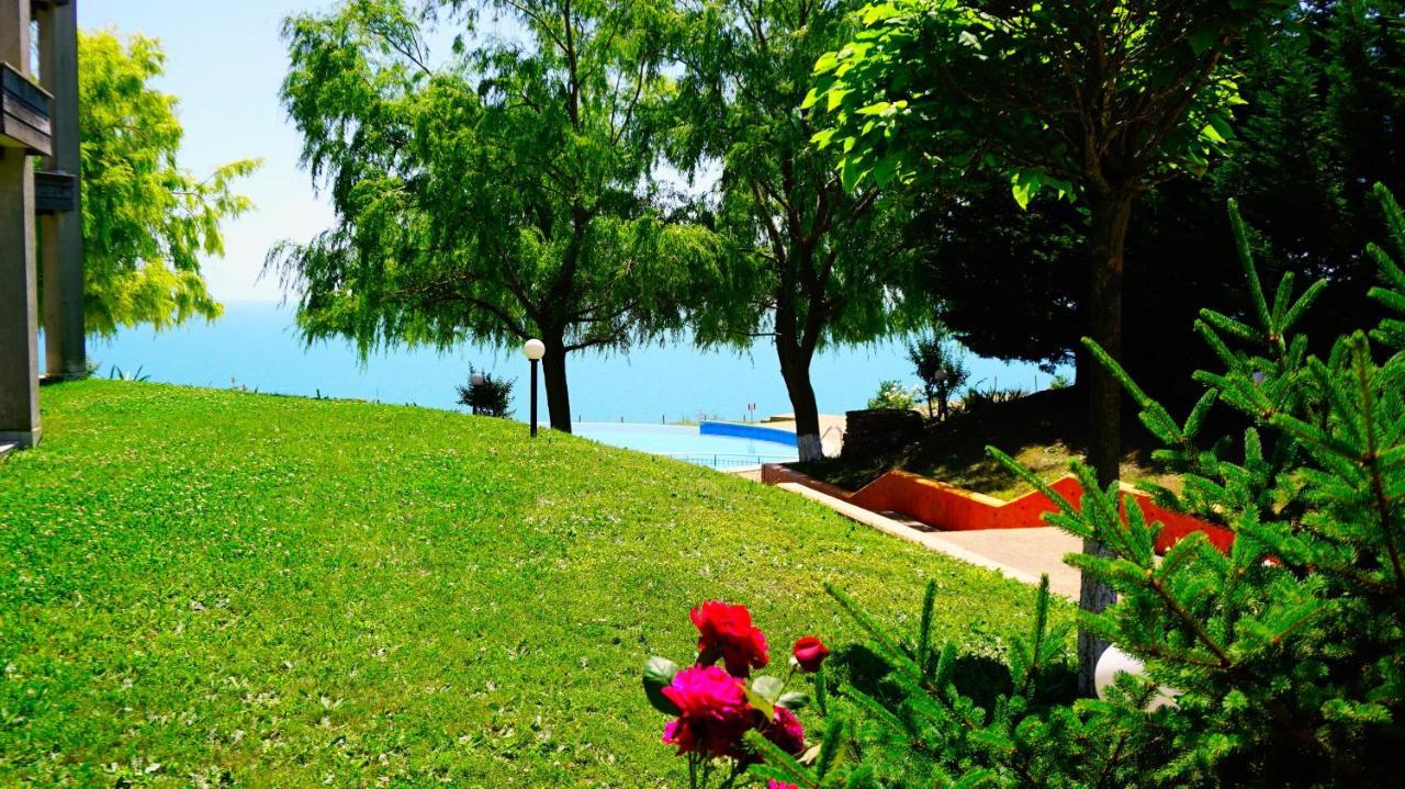 Морски Апартаменти Джулай Морнинг - July Morning Sea View Apartments Kavarna ภายนอก รูปภาพ
