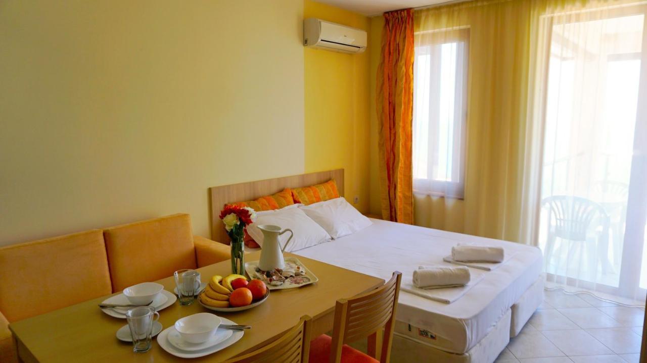 Морски Апартаменти Джулай Морнинг - July Morning Sea View Apartments Kavarna ภายนอก รูปภาพ