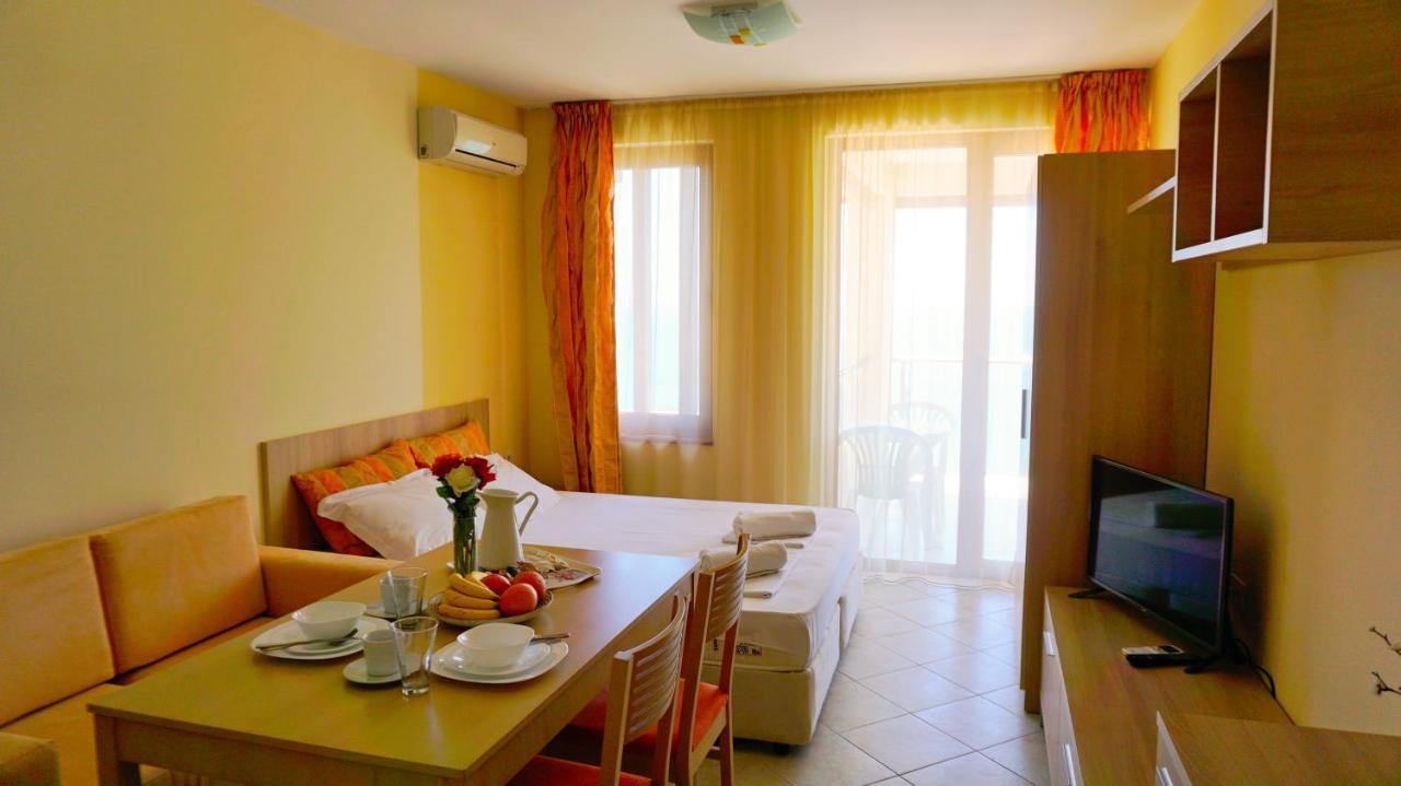 Морски Апартаменти Джулай Морнинг - July Morning Sea View Apartments Kavarna ภายนอก รูปภาพ