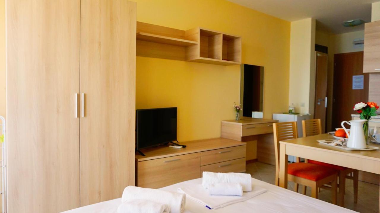 Морски Апартаменти Джулай Морнинг - July Morning Sea View Apartments Kavarna ภายนอก รูปภาพ
