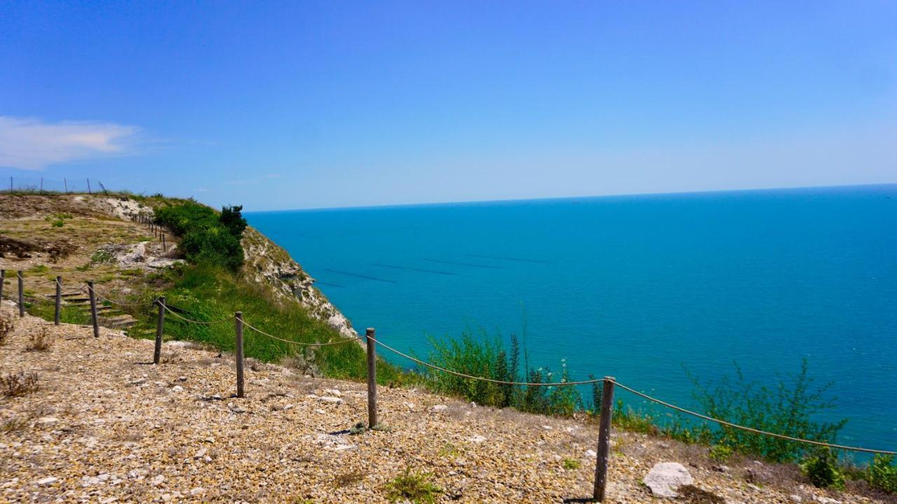 Морски Апартаменти Джулай Морнинг - July Morning Sea View Apartments Kavarna ภายนอก รูปภาพ