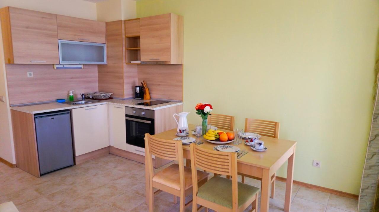 Морски Апартаменти Джулай Морнинг - July Morning Sea View Apartments Kavarna ภายนอก รูปภาพ