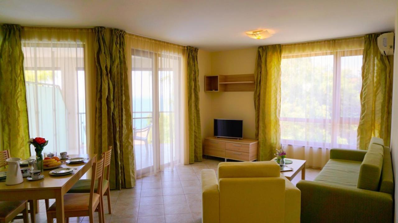 Морски Апартаменти Джулай Морнинг - July Morning Sea View Apartments Kavarna ภายนอก รูปภาพ