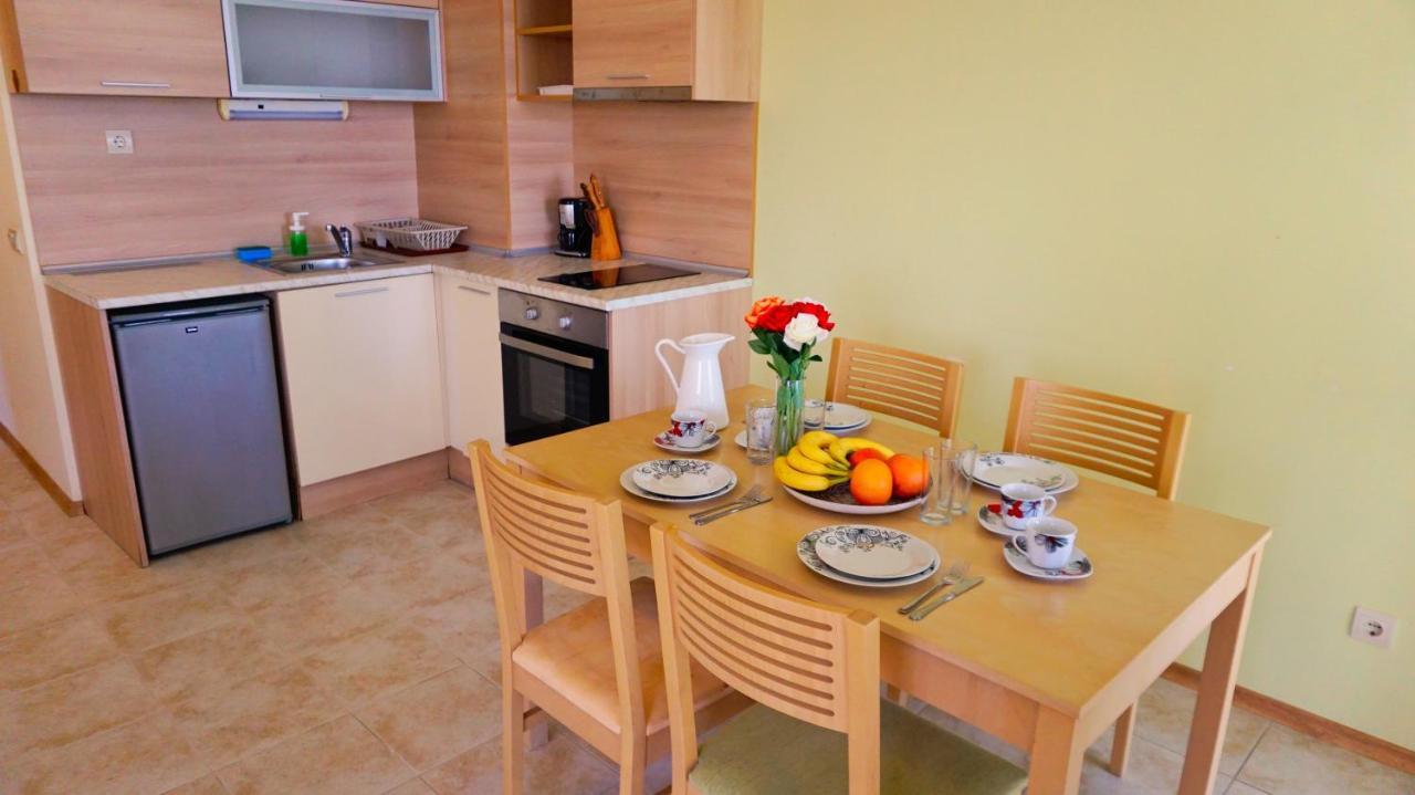 Морски Апартаменти Джулай Морнинг - July Morning Sea View Apartments Kavarna ภายนอก รูปภาพ