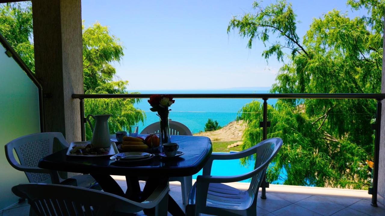 Морски Апартаменти Джулай Морнинг - July Morning Sea View Apartments Kavarna ภายนอก รูปภาพ