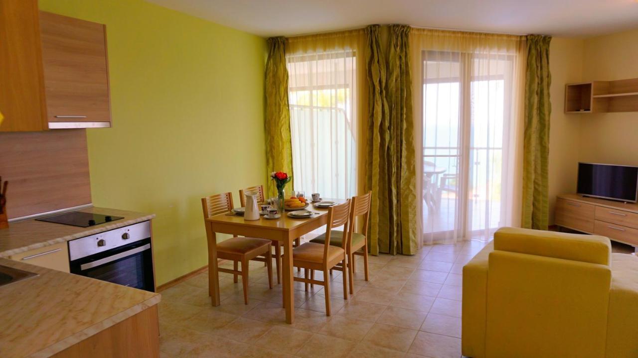 Морски Апартаменти Джулай Морнинг - July Morning Sea View Apartments Kavarna ภายนอก รูปภาพ