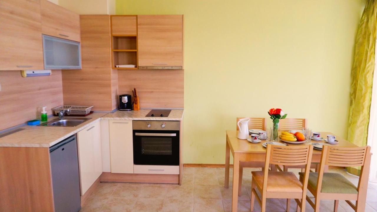 Морски Апартаменти Джулай Морнинг - July Morning Sea View Apartments Kavarna ภายนอก รูปภาพ